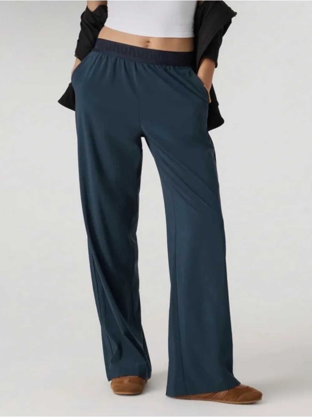 Vuori Women's Villa Sport Trouser Wide Leg Pants in Ink Size S - Picture 2 of 15